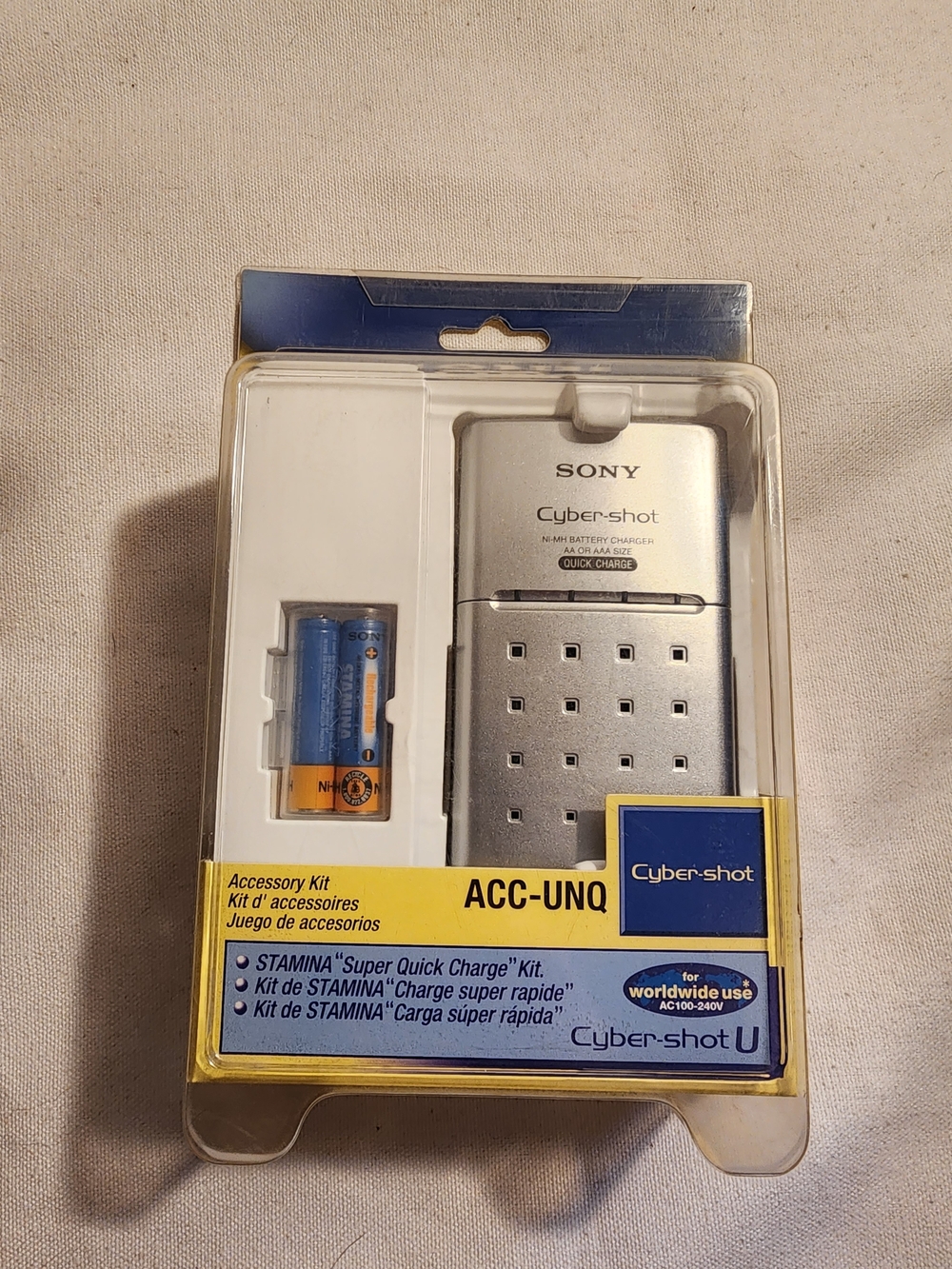 NEW Sony Cyber-shot ACC-UNQ Accessory Kit in Silver